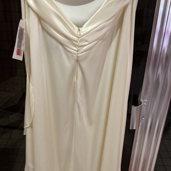 Beautiful off white evening gown, New with tags size 7/8 - Picture 7 of 16